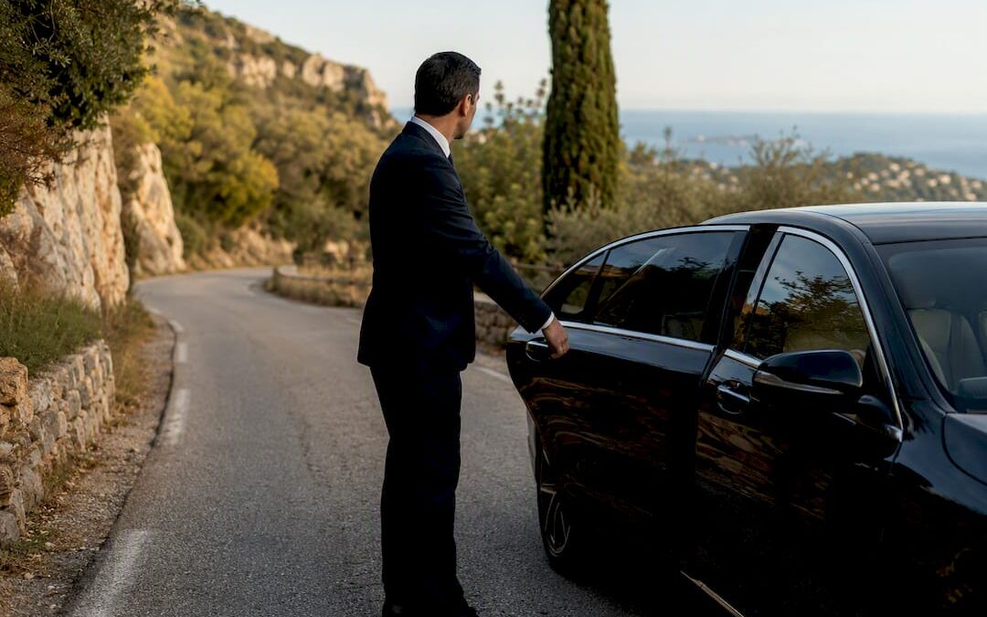 Villa access on narrow Riviera roads: what actually works