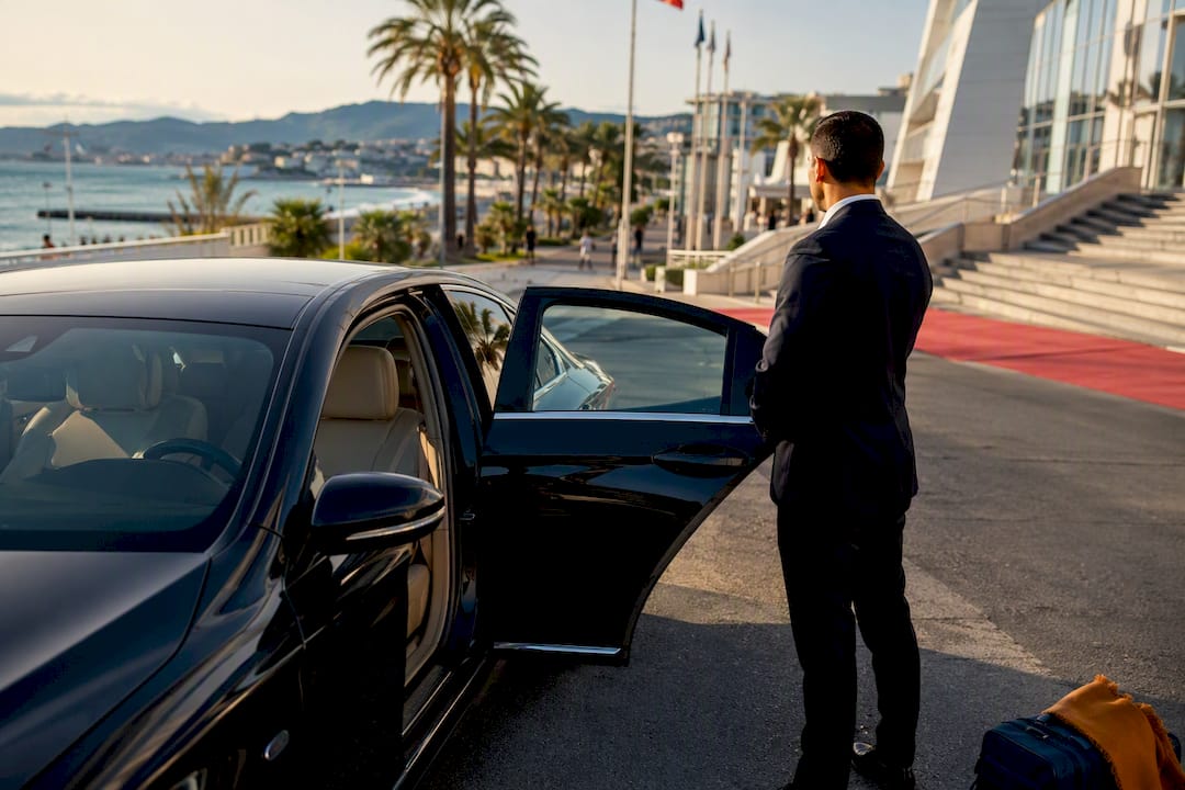 Luxury chauffeur sedan preparing a stress-free Palais arrival in Cannes