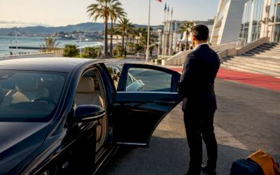 Luxury chauffeur sedan preparing a stress-free Palais arrival in Cannes